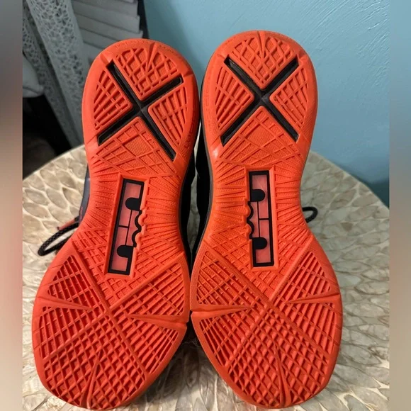 Nike LeBron 10 Lava Size 8.5 - Picture 10 of 13